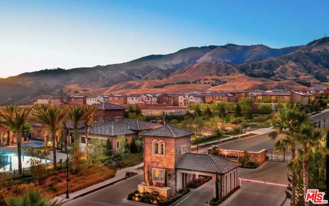 20659 W Beech Circle, Porter Ranch CA: https://media.crmls.org/mediaz/581289b0-fe1e-4afe-b499-6e34f04386bc.jpg
