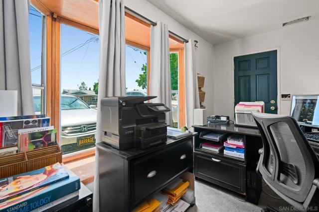 9530 Galston Drive, Santee CA: https://media.crmls.org/mediaz/5812cf5c-f32c-48a2-a74d-a262f01643e2.jpg
