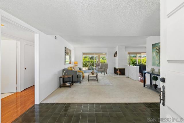 12226 Casero Ct., San Diego CA: https://media.crmls.org/mediaz/58130991-8ee3-4a2b-93b4-4c1e6ddfbec6.jpg