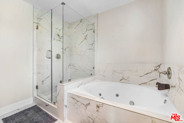 4911 Calle Robleda, Agoura Hills CA: https://media.crmls.org/mediaz/5813beff-8def-46b3-a031-0b5fb7b60779.jpg