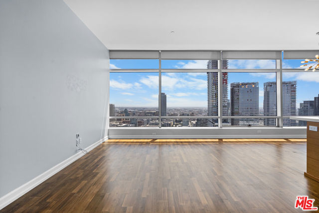 900 W Olympic Boulevard, Los Angeles CA: https://media.crmls.org/mediaz/581423e9-9bf3-4e0c-bab4-5c1ff14df31d.jpg