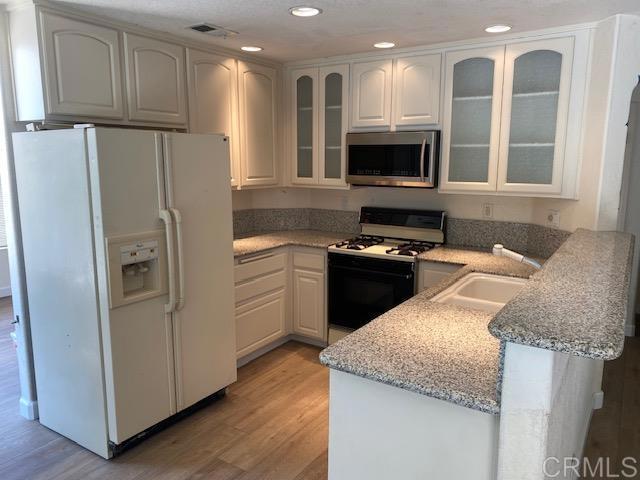 Detail Gallery Image 3 of 4 For 3711 via Las Villas, Oceanside,  CA 92056 - 4 Beds | 2/1 Baths
