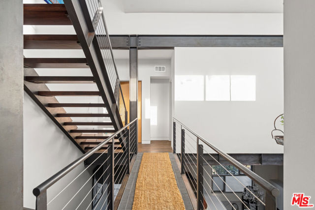 25 Brooks Avenue, Venice CA: https://media.crmls.org/mediaz/5814860b-75b4-4214-8103-a4151f505316.jpg