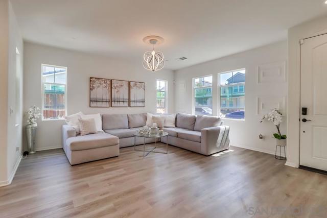 1225 Camino Avalon, Chula Vista CA: https://media.crmls.org/mediaz/5814890b-9a1e-4f25-a4fd-1b9ad40456c8.jpg