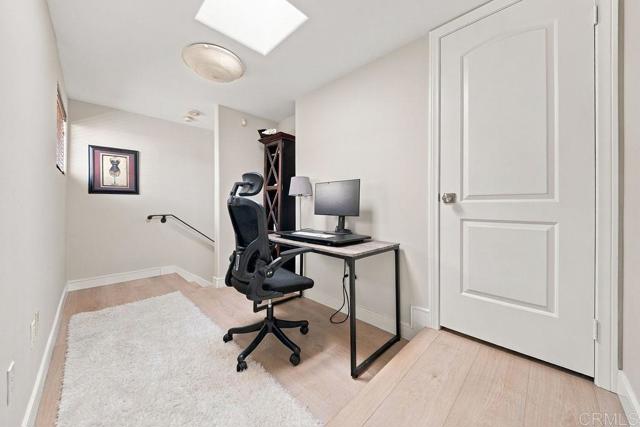 14819 Magnolia Boulevard, 7 photo 22