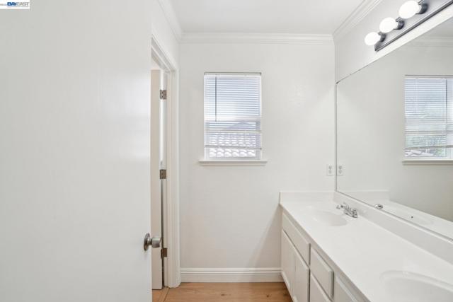 4902 Alterra Way, Sacramento CA: https://media.crmls.org/mediaz/58163502-52ad-40a4-94db-0c8b0ece2972.jpg