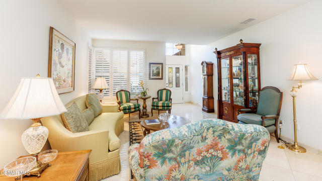 20769 Lugano Way, Porter Ranch CA: https://media.crmls.org/mediaz/5816612e-532a-4124-9b03-472e6f5f7147.jpg