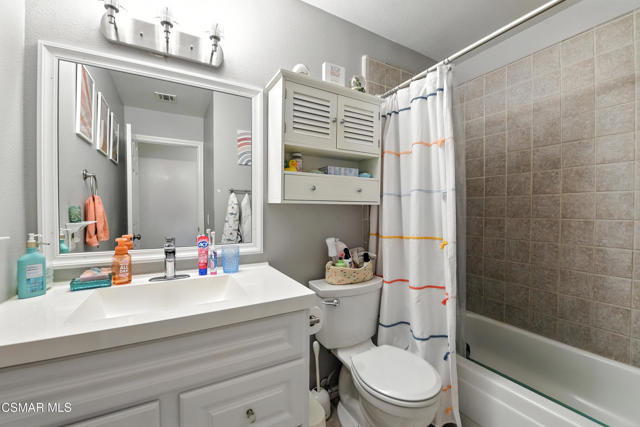 5327 Heather Street, Camarillo CA: https://media.crmls.org/mediaz/58172926-ebd5-4bc4-81df-dd8402e61fa6.jpg
