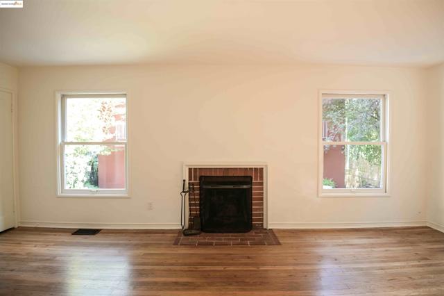 2218 Parker St, Berkeley CA: https://media.crmls.org/mediaz/58176d19-462b-4dc4-9ae0-85f2876f4b00.jpg