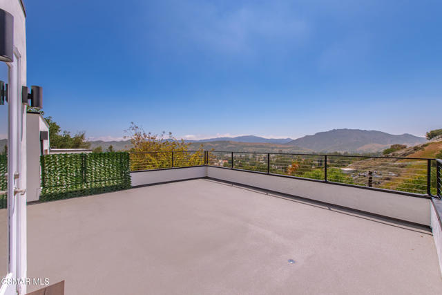 28333 Foothill Drive, Agoura Hills CA: https://media.crmls.org/mediaz/5817792d-0429-4439-9299-1063f8900501.jpg