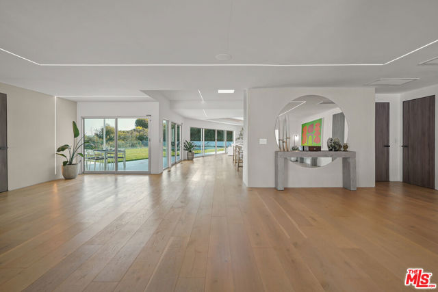 17116 Adlon Road, Encino CA: https://media.crmls.org/mediaz/58179361-a523-4bbe-a96c-06a50b64fe2a.jpg