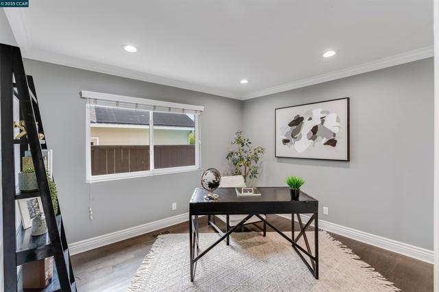 5588 Gonzalez Ct, Concord CA: https://media.crmls.org/mediaz/5817c4fe-fc91-40c8-ae91-469b726d7050.jpg