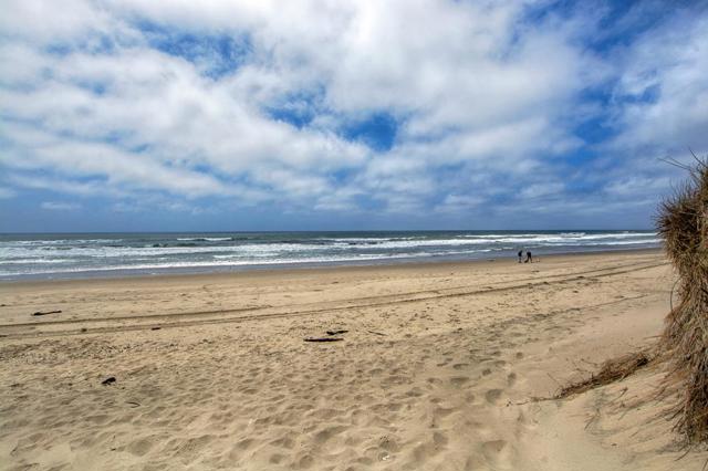101 Shell Drive, Watsonville CA: https://media.crmls.org/mediaz/5817fb8e-c46d-4a16-b63d-7392a33400de.jpg