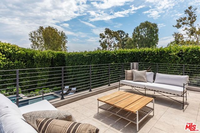 116 S Carmelina Avenue, Los Angeles CA: https://media.crmls.org/mediaz/58184388-4f68-426b-8bf0-a422169335b0.jpg