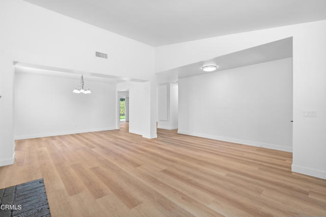 Detail Gallery Image 9 of 49 For 2437 Kimberly Ave, Camarillo,  CA 93010 - 3 Beds | 2 Baths