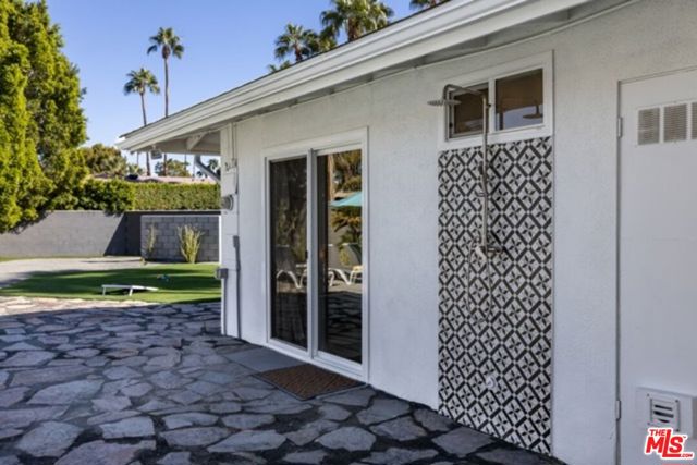 980 N Buttonwillow Circle, Palm Springs CA: https://media.crmls.org/mediaz/5818cdaa-01cb-4ca0-bd17-b44e1839e7ba.jpg