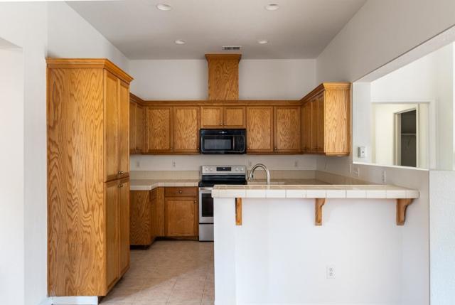 2320 Nature Court, Riverbank CA: https://media.crmls.org/mediaz/5818fb47-8234-4c44-a818-57348789c7df.jpg
