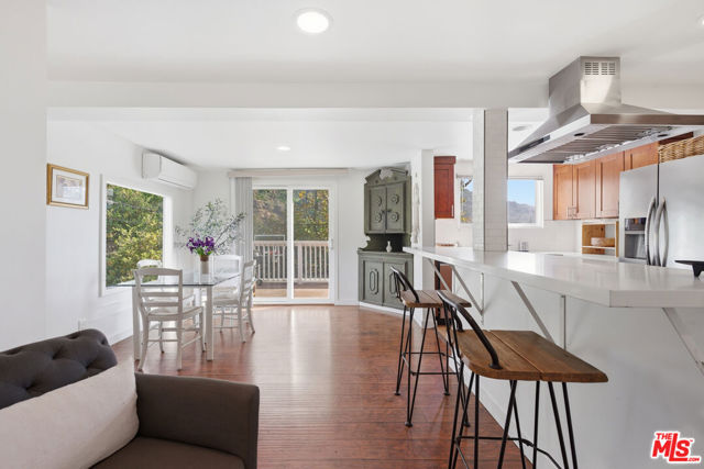 19511 Sunken Trail, Topanga CA: https://media.crmls.org/mediaz/58193e53-a497-4486-ac1e-4b7fecf80185.jpg