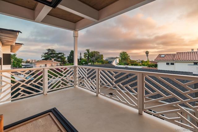 1041 Van Nuys St, San Diego CA: https://media.crmls.org/mediaz/58196aa6-e1ca-4026-96b6-5e0807471f9e.jpg