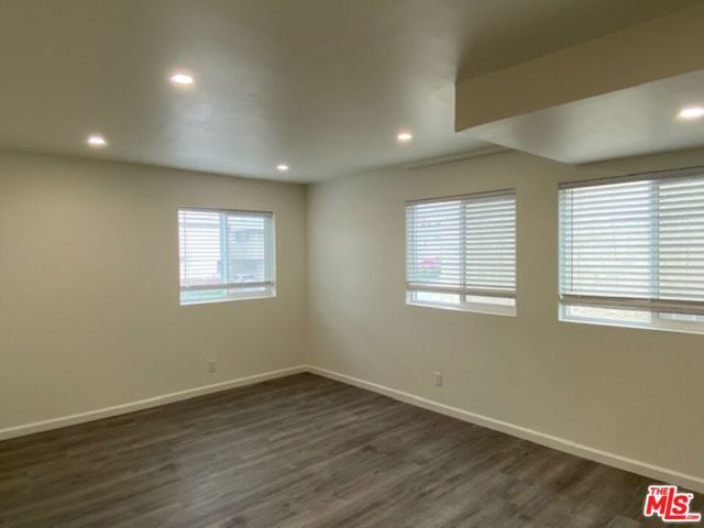 4832 Rosewood Avenue, Los Angeles CA: https://media.crmls.org/mediaz/58198ea6-6198-4b86-b31e-e15b21985bda.jpg