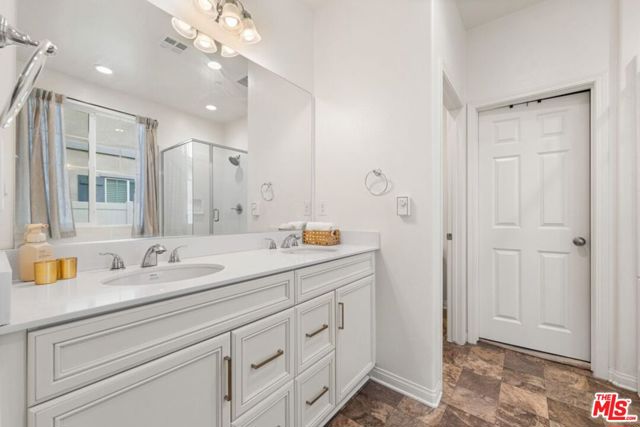 2906 Crocus Place, Palmdale CA: https://media.crmls.org/mediaz/581a28b4-36b2-4229-a9c3-fd121d350994.jpg