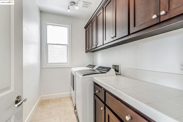 104 Seacliff Court, Richmond CA: https://media.crmls.org/mediaz/581af7d5-577a-41ec-9699-47be66b886c1.jpg