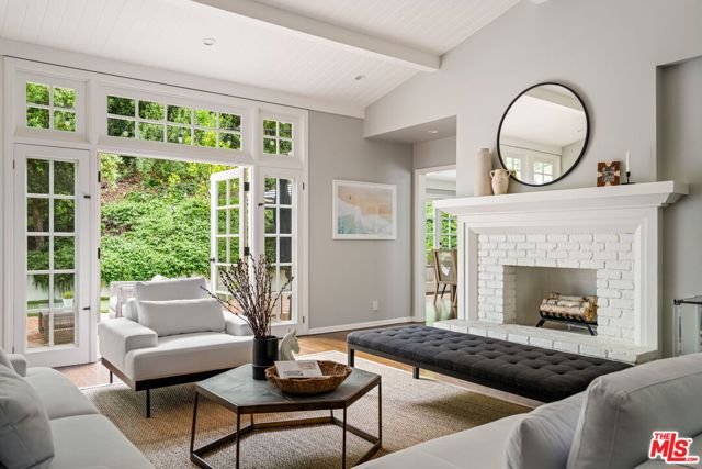 4071 Mandeville Canyon Road, Los Angeles CA: https://media.crmls.org/mediaz/581b1225-b087-4532-82db-55efe91c842b.jpg