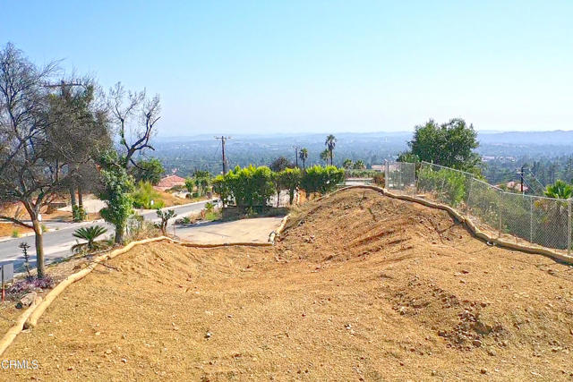 3017 Zane Grey Terrace, Altadena CA: https://media.crmls.org/mediaz/581b2aae-15e4-4b3a-b66a-bc89878387b6.jpg
