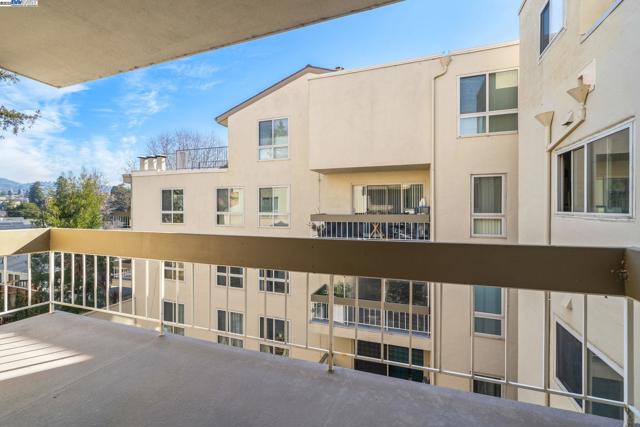 Image 10 of 16 For 66 Fairmount Ave  417