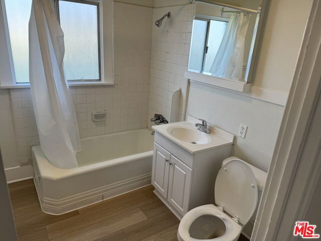 2173 W 237th Street, Torrance CA: https://media.crmls.org/mediaz/581c2310-9df7-4f34-88a0-936ec707ecff.jpg