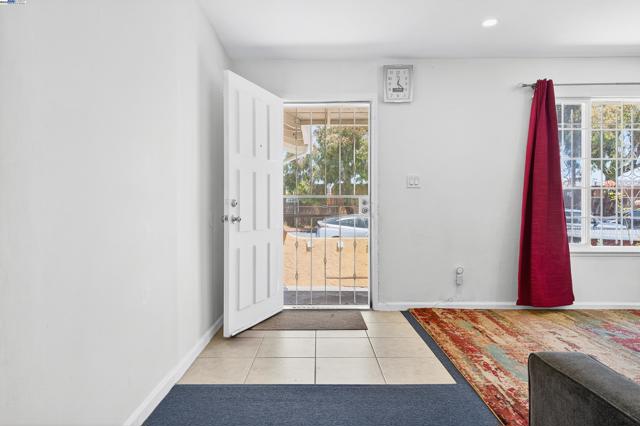4300 Berk Ave, Richmond CA: https://media.crmls.org/mediaz/581c37d8-07fa-4d63-bdf2-a4638cf4cdcd.jpg