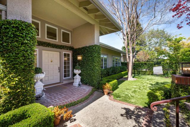 1162 Barroilhet Drive, Hillsborough CA: https://media.crmls.org/mediaz/581cc5df-7488-4960-a193-72c0e929606c.jpg