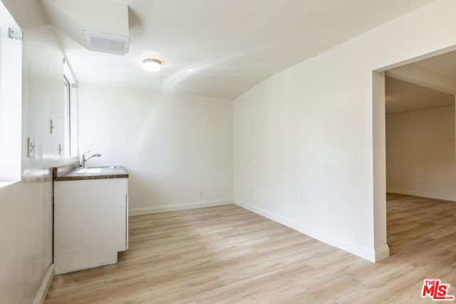 445 S Mansfield Avenue, Los Angeles CA: https://media.crmls.org/mediaz/581e087b-087b-41a2-835b-7b63a9d9dbf2.jpg
