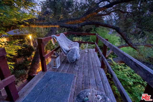 19544 Bowers Drive, Topanga CA: https://media.crmls.org/mediaz/581f2d9c-4902-4f38-8ad5-a1eba5fec174.jpg