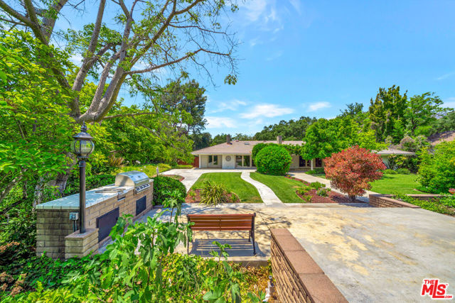 1100 Rodeo Road, Arcadia CA: https://media.crmls.org/mediaz/581f7336-c6d2-4001-ad33-e316ea163fe6.jpg