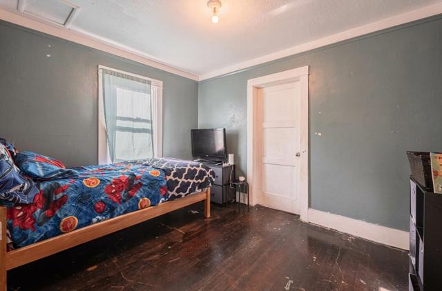 121 OAK Street, Salinas CA: https://media.crmls.org/mediaz/581f94e7-7f57-4efc-b0b7-1b3ec9071693.jpg