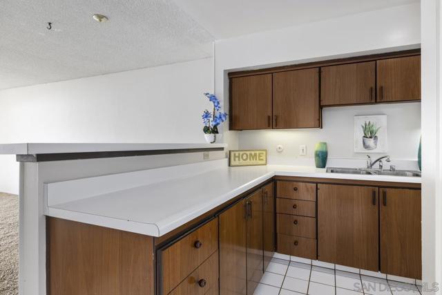 2600 TORRY PINES RD. #B27, La Jolla CA: https://media.crmls.org/mediaz/581fe155-d7fd-4ed5-b9cb-915bfd441b8d.jpg