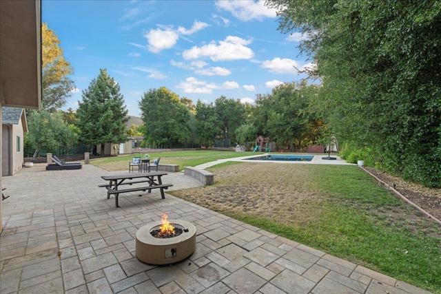 15211 Becky Lane, Monte Sereno CA: https://media.crmls.org/mediaz/582065e3-e40e-443c-bb77-72d2bc671d22.jpg