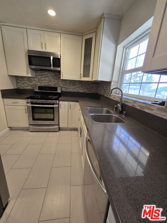 2944 Mayfield Avenue, La Crescenta CA: https://media.crmls.org/mediaz/58208937-ed60-4161-a6e0-f115f7bae9eb.jpg