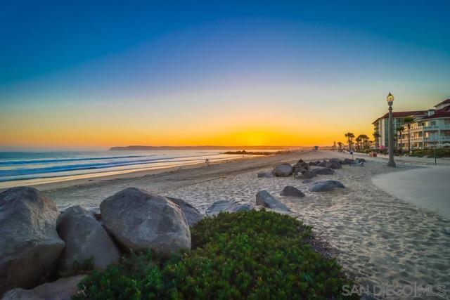 1720 Avenida Del Mundo, Coronado CA: https://media.crmls.org/mediaz/5820b19f-8d29-474d-be16-9881048d9f53.jpg