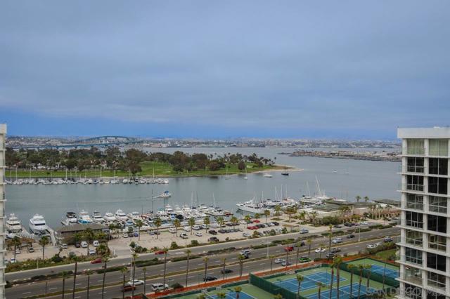 1720 Avenida Del Mundo, Coronado CA: https://media.crmls.org/mediaz/5820bb9f-d18a-49d9-999d-377a571e056b.jpg