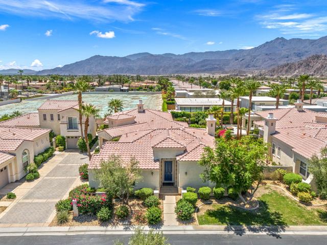 80813 Calle Azul, La Quinta CA: https://media.crmls.org/mediaz/58213491-302d-4b4a-b0a2-96734a4d7630.jpg