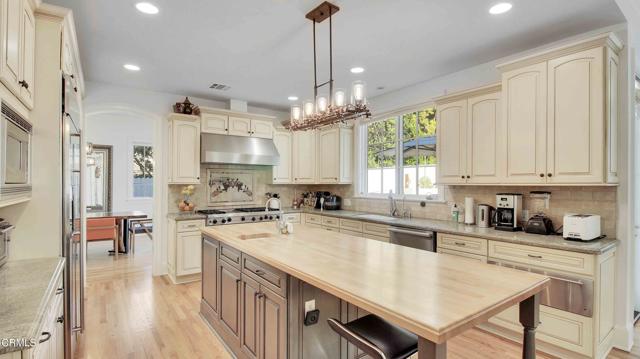 1929 Lyans Drive, La Canada Flintridge CA: https://media.crmls.org/mediaz/5821a22f-9232-4e63-9239-a5cbc6474cdf.jpg