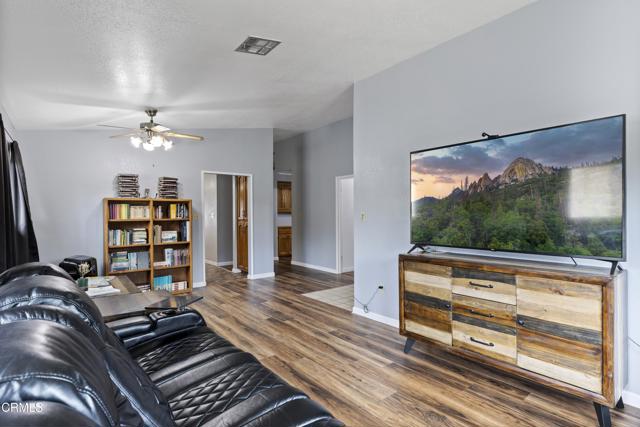 22728 Westwood Boulevard, Tehachapi CA: https://media.crmls.org/mediaz/5821acc8-c7ac-4037-8556-087144087cc6.jpg