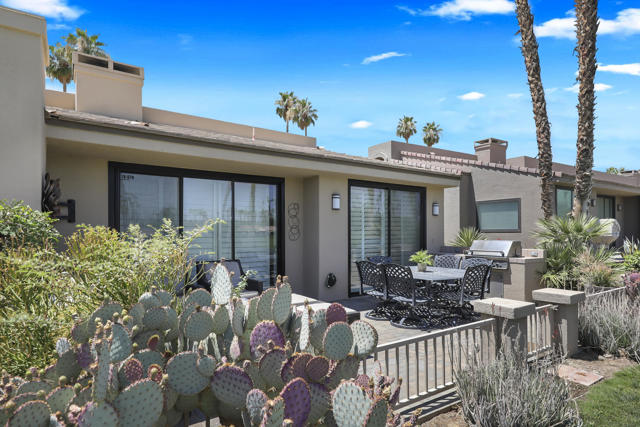 76570 Hollyhock Drive, Palm Desert CA: https://media.crmls.org/mediaz/58233967-fe2c-4729-a5a6-1e6ddaed167e.jpg