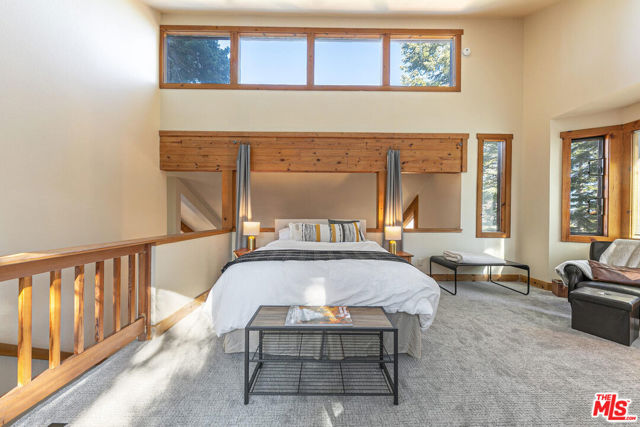 11504 Skislope Way, Truckee CA: https://media.crmls.org/mediaz/58234c1c-5832-4744-816a-146f13770846.jpg