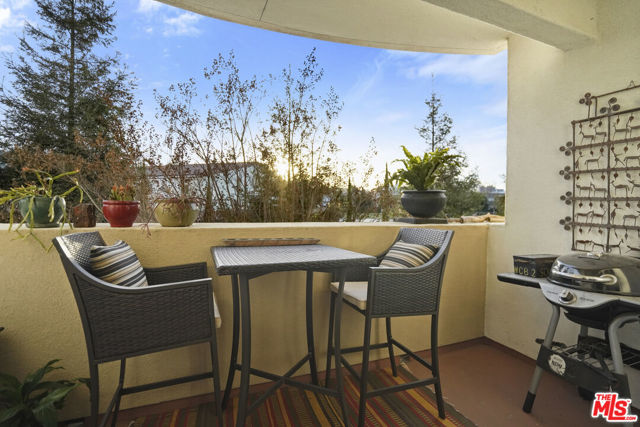 13308 Valleyheart Drive, Sherman Oaks CA: https://media.crmls.org/mediaz/5823a104-8894-4308-9707-29c407b5324f.jpg