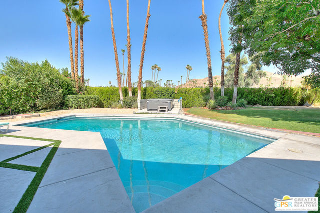 2566 S Calle Palo Fierro, Palm Springs CA: https://media.crmls.org/mediaz/58240aa1-a3cc-4e21-bc3f-5d6060a6e916.jpg