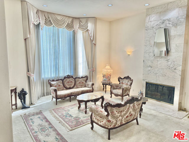 1137 Eagle Vista Drive, Los Angeles CA: https://media.crmls.org/mediaz/58244e99-6d65-41f7-b9d1-7c31277ede8c.jpg