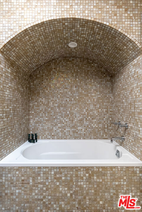 https://media.crmls.org/mediaz/58248419-9558-4e7f-8cfc-d25ea7971eac.jpg?preset=X-Large